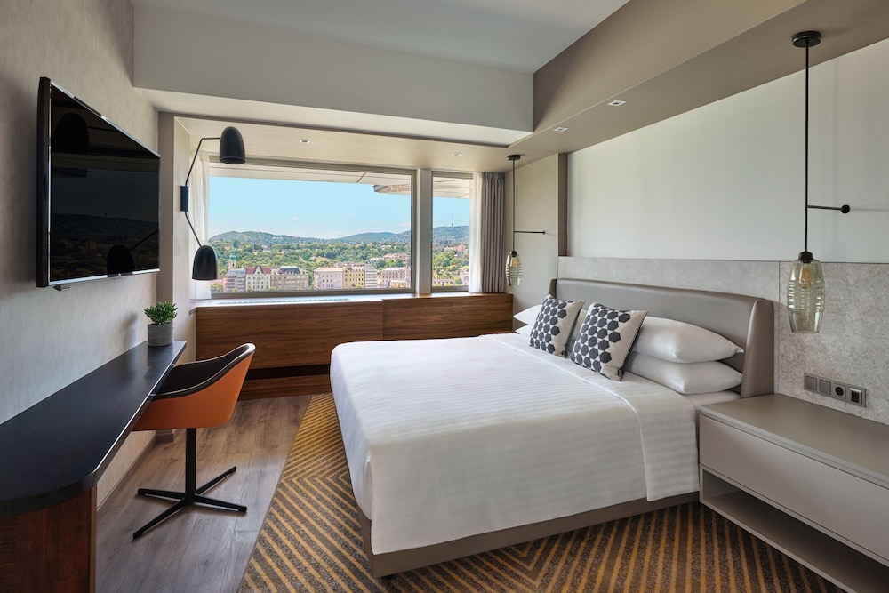 جناح تنفيذي بسرير كينج بإطلالة على النهر، Budapest Marriott Hotel 4/8