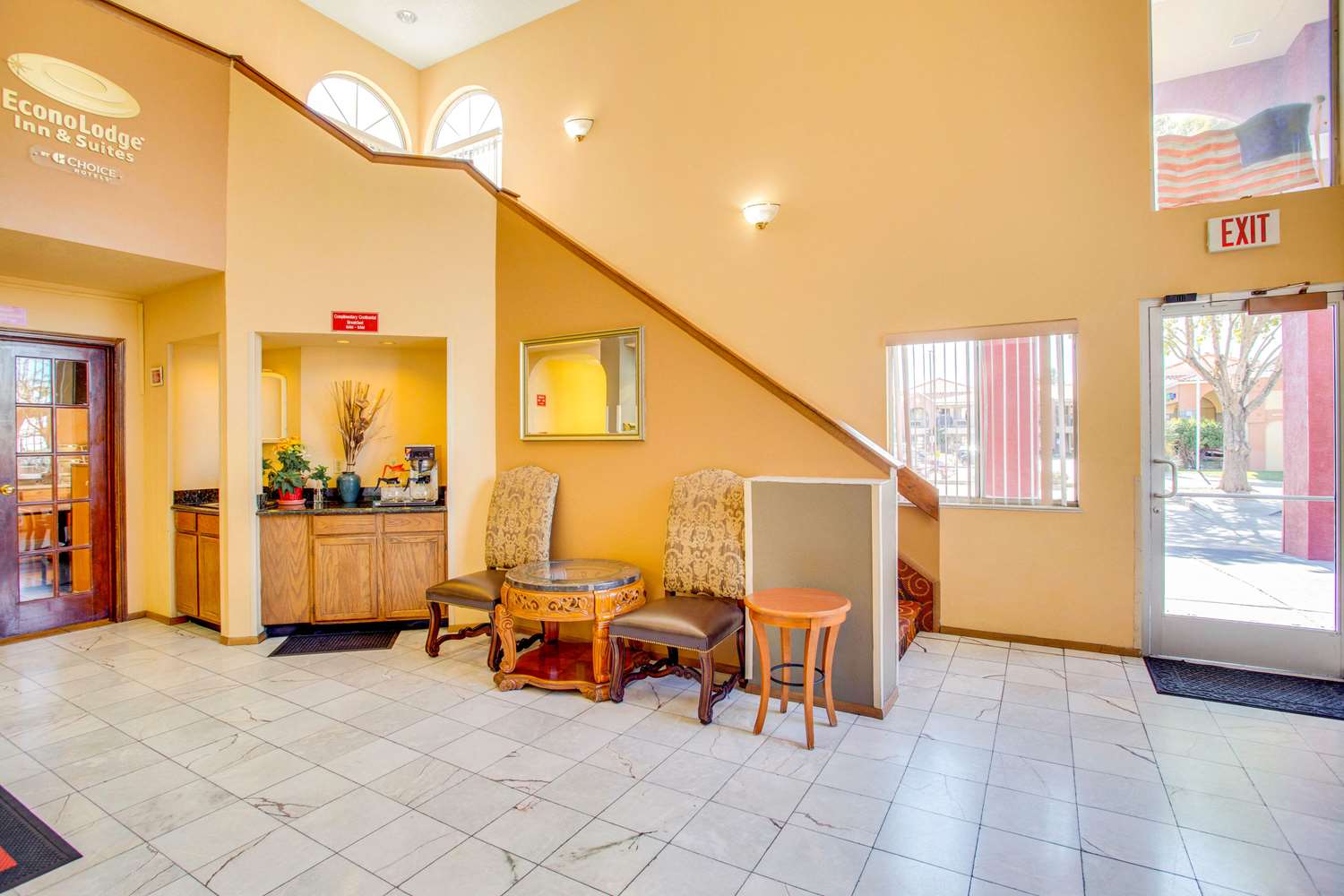 Econo Lodge Inn and Suites Albuquerque East I-40 Eubank Exit 7/37