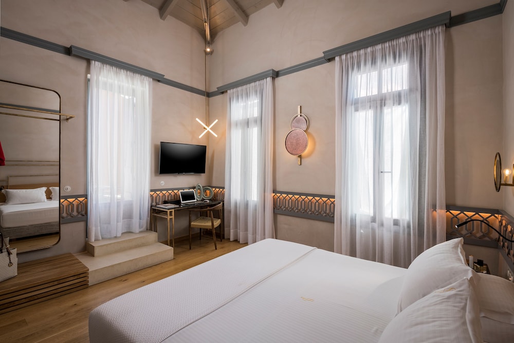 CONNECTING, JUNIOR SUITE, CITY VIEW