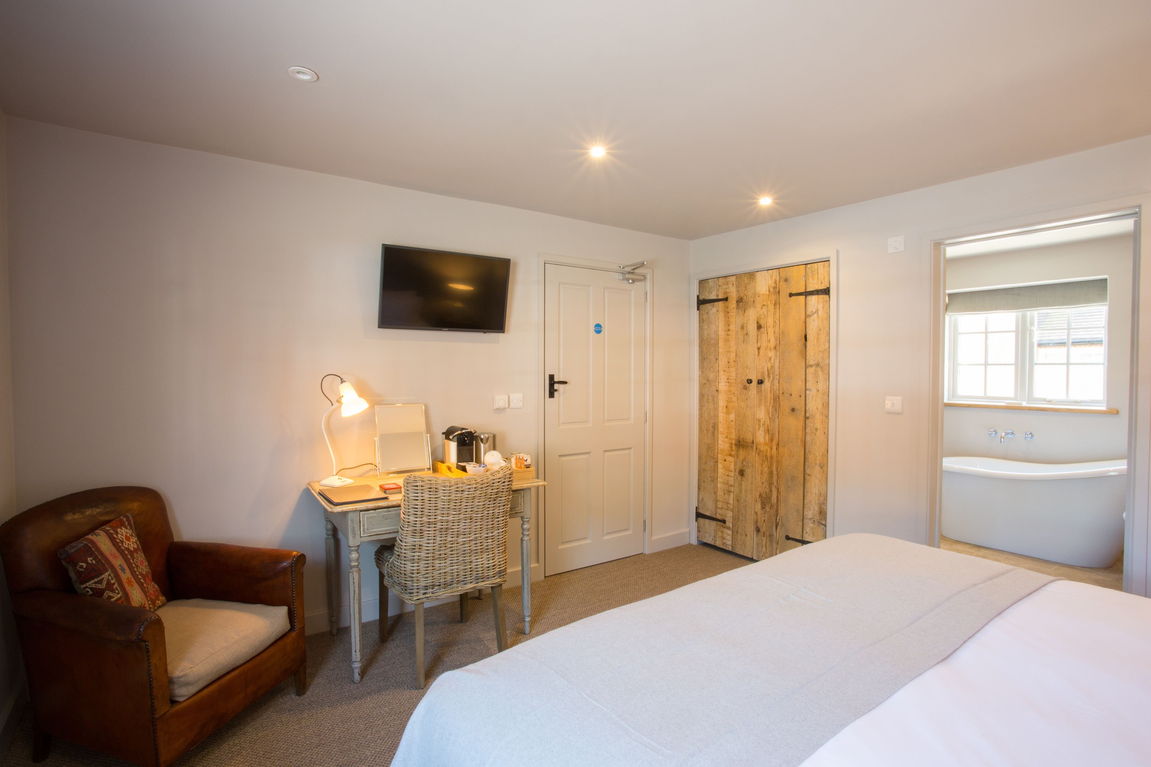 Deluxe, Double Bed