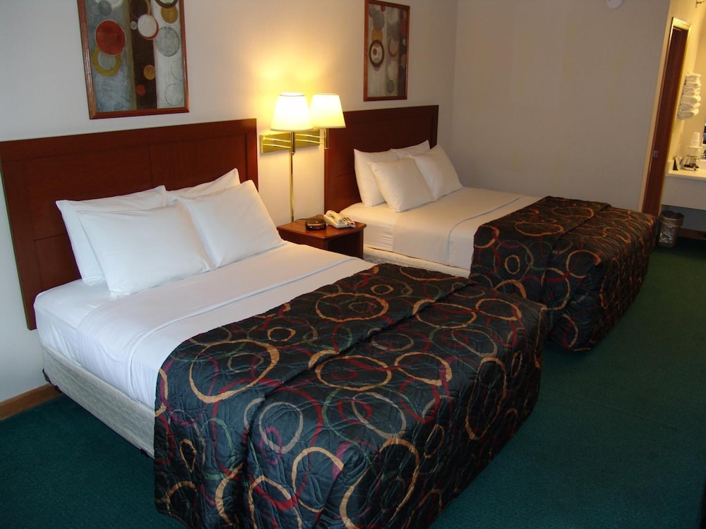 Super 8 by Wyndham Branson Shepherd of the Hills Exwy 20/60