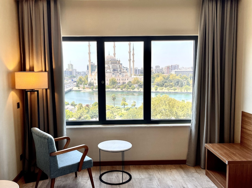 Turkmen Riverside Hotel 28/37