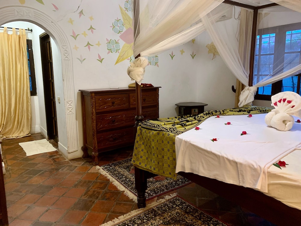 Kenyan House Boutique Hotel 35/36