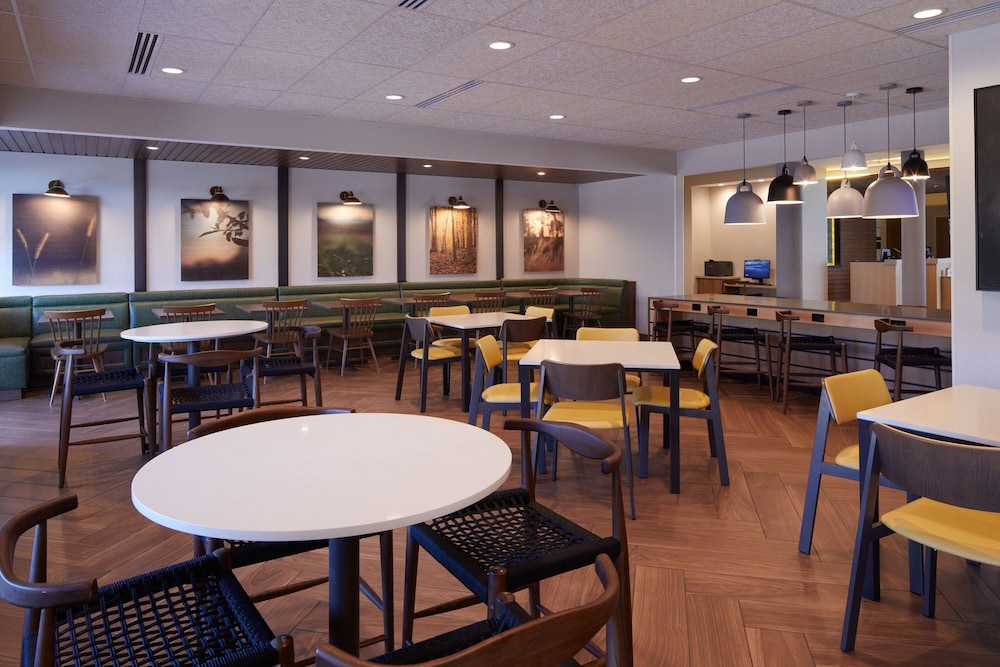 Fairfield Inn & Suites by Marriott Palmdale West 19/28