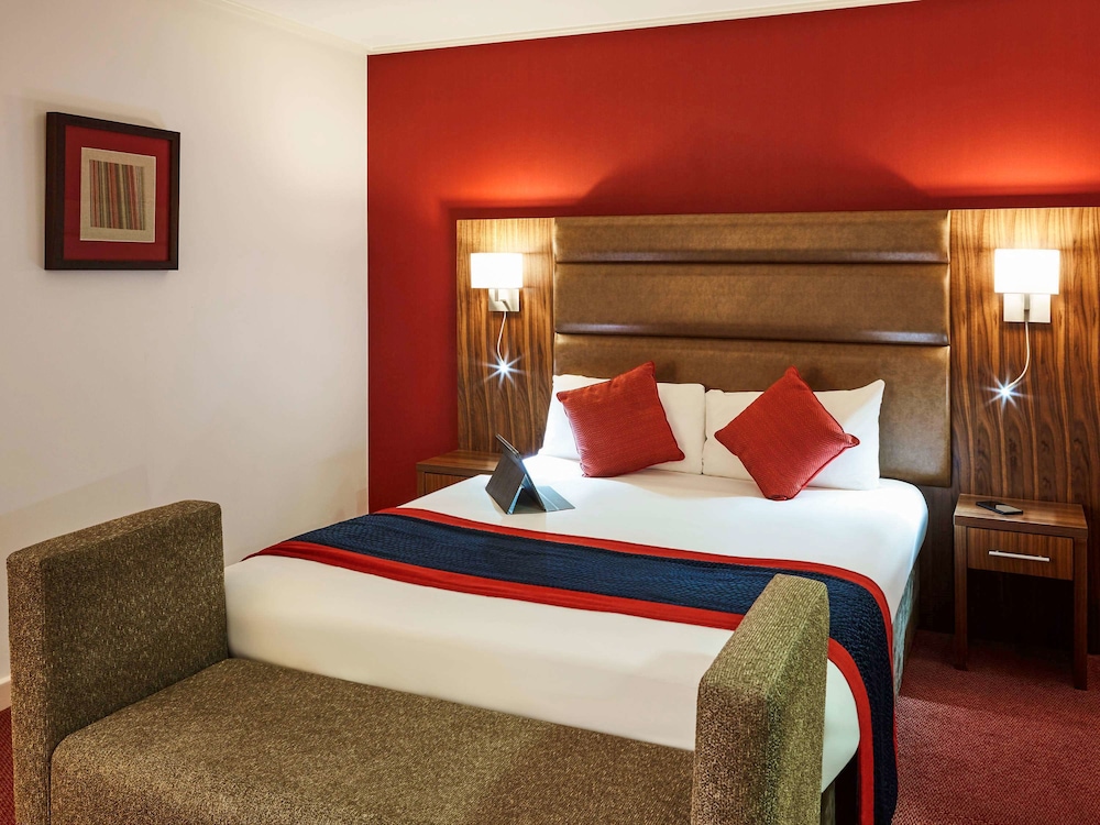 Mercure Newbury West Grange Hotel 8/72