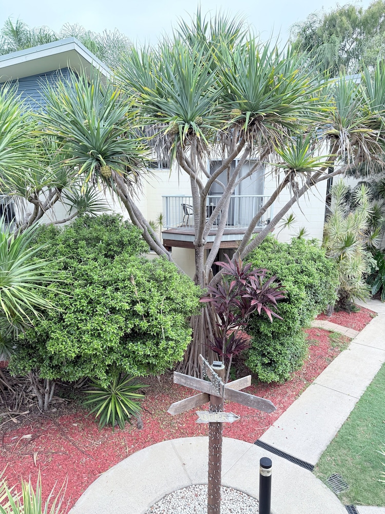 Emu Park Beach Resort 44/63