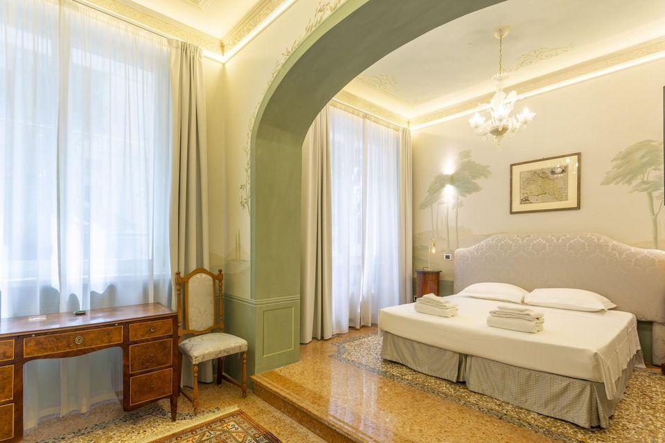 Executive, Double or Twin Bed