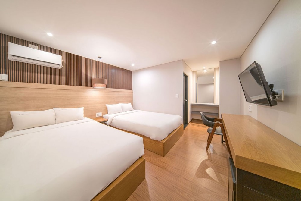 Hotel Two-Y 6/36