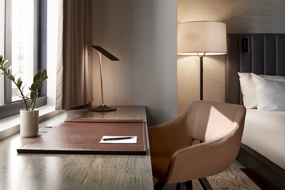 THesis Hotel Miami Coral Gables, Curio Collection by Hilton 60/80