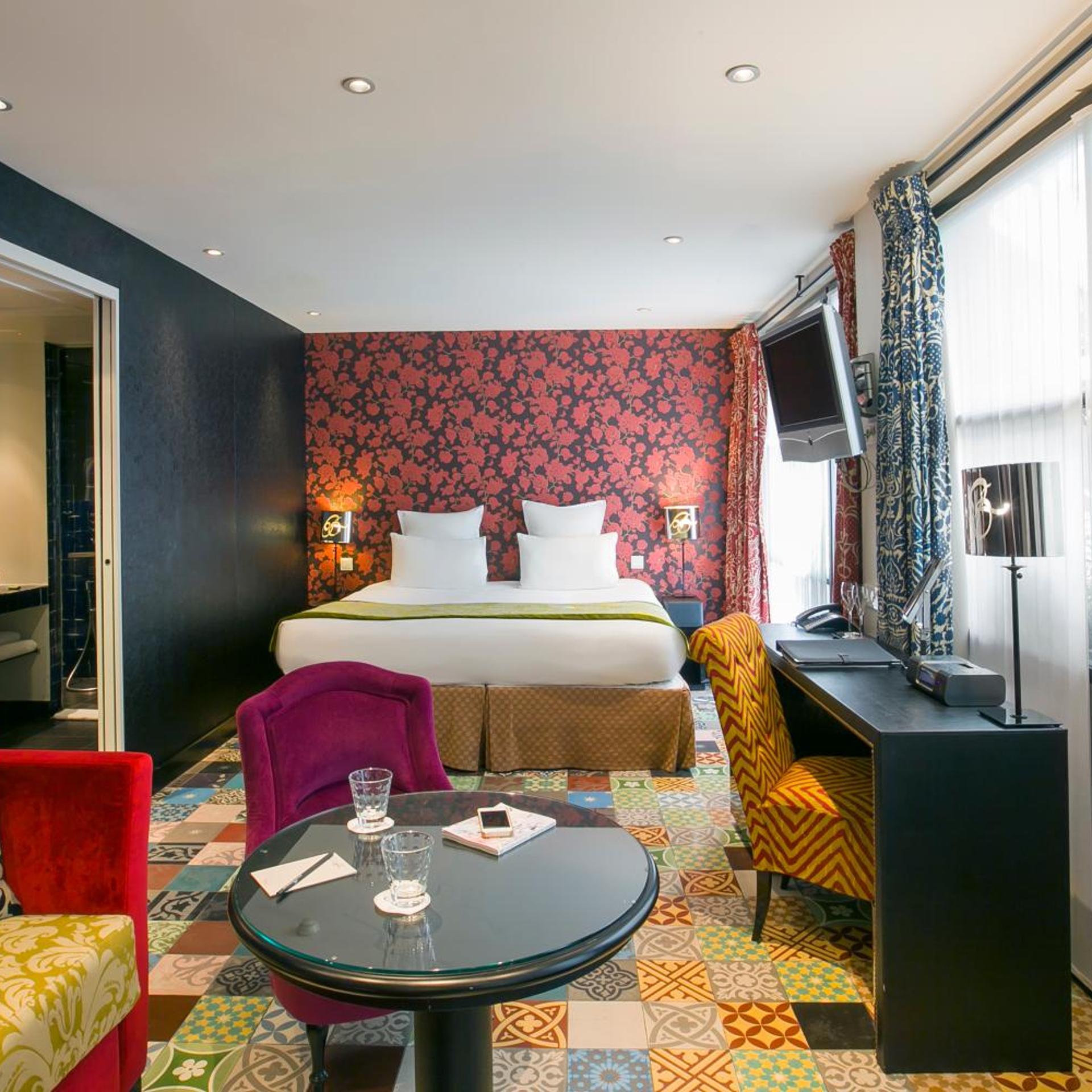 Connecting, Double Bed