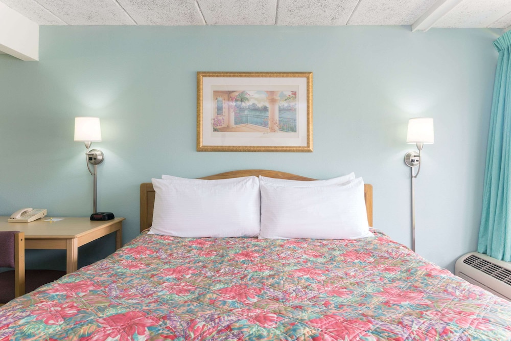 Days Inn & Suites By Wyndham Jekyll Island 16/58