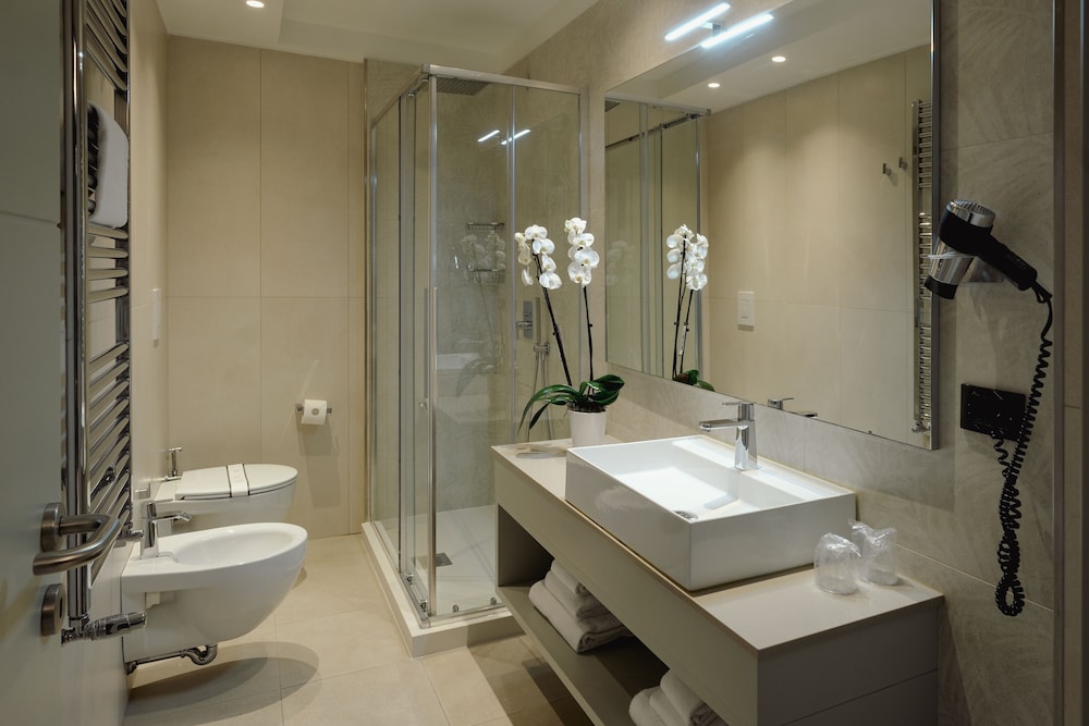 LUXURY, TRIPLE