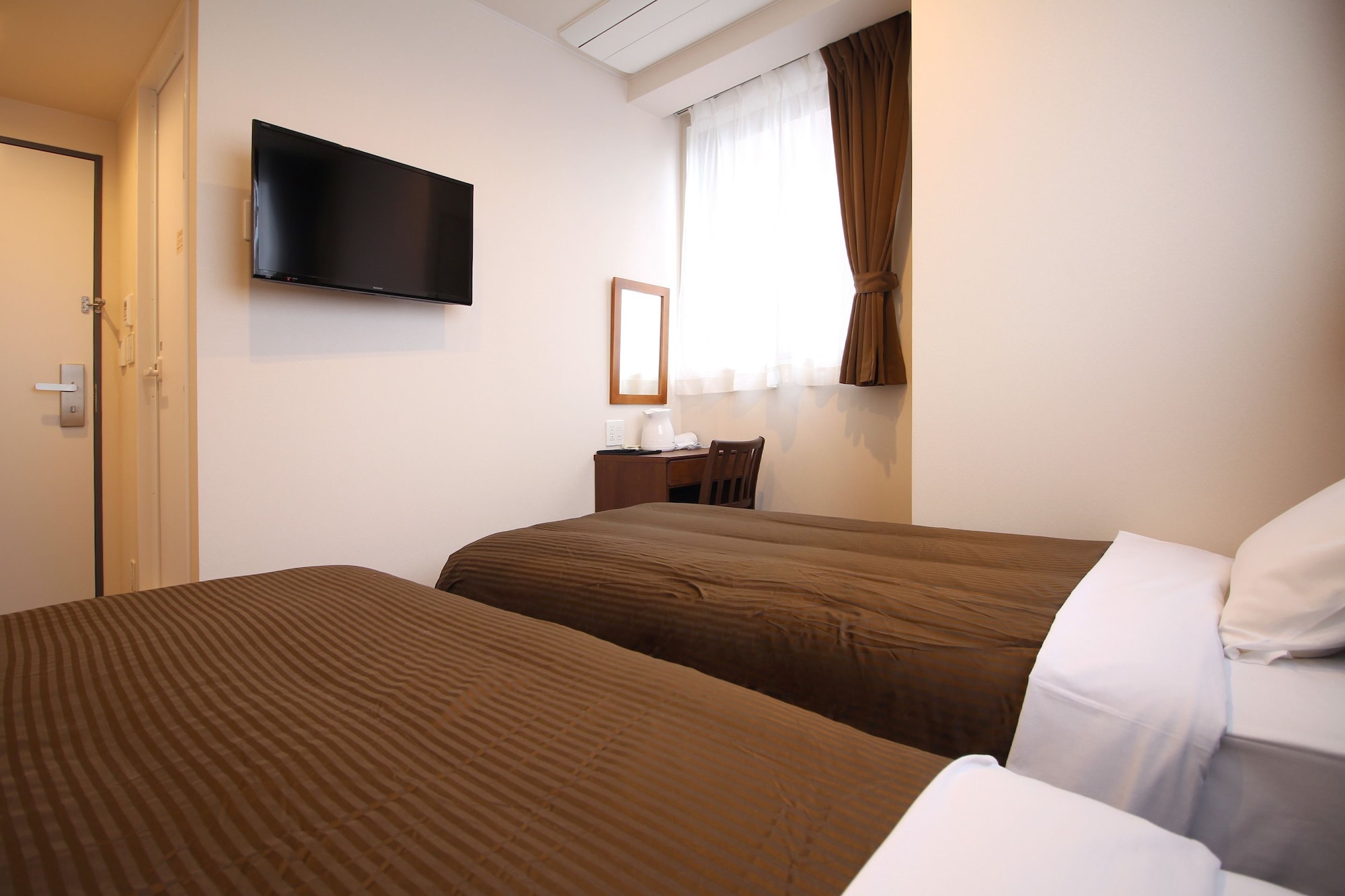 ROOM, TWIN BEDS