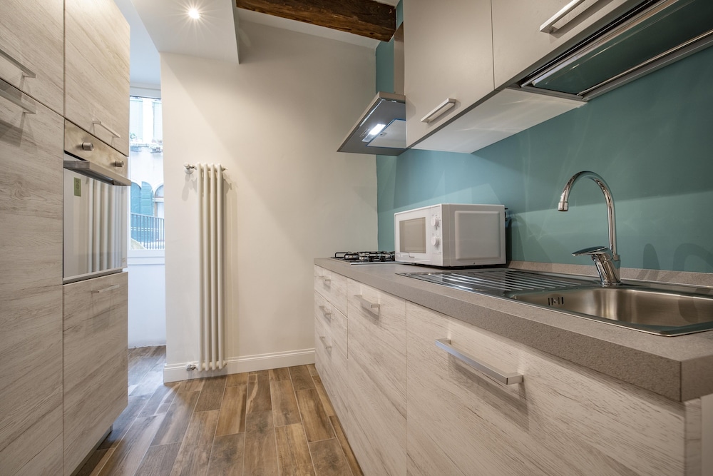Suite 1421 Terrace 20/22