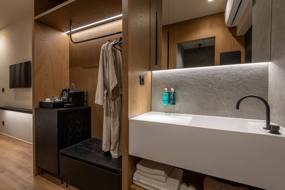 Evanik Chic Hotel 47/48