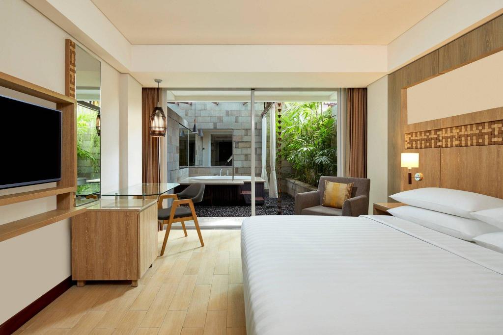 1 Bedroom, Suite, King Bed, Garden View, Jetted Tub