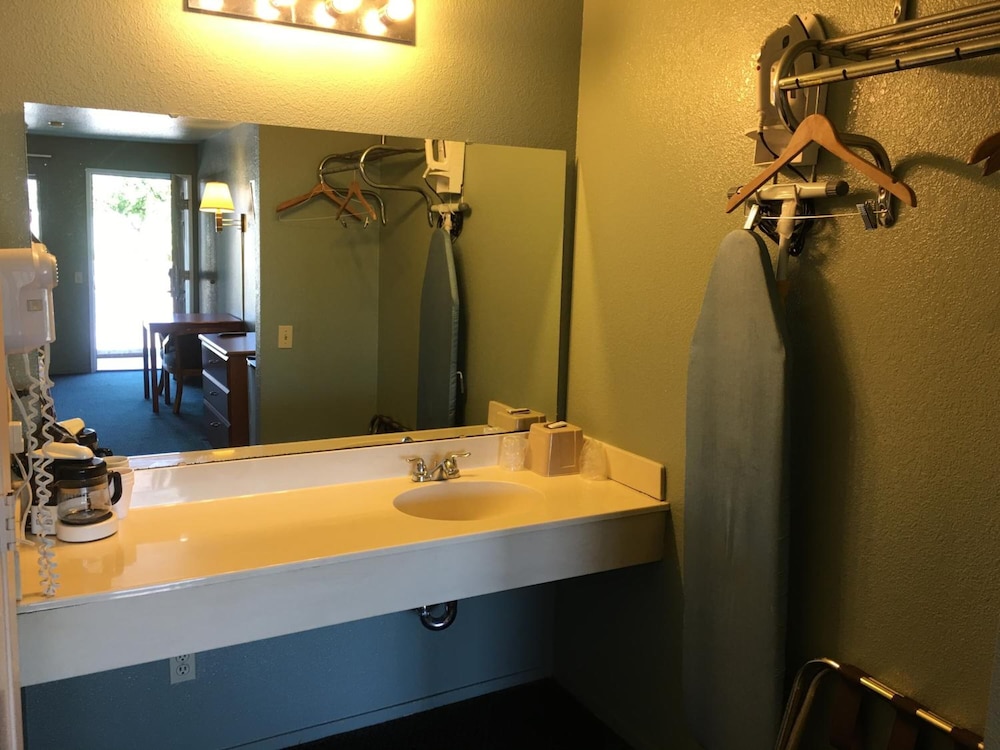 Applegate Inn 20/35