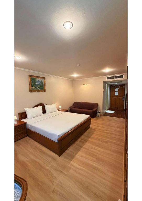Studio, King Bed