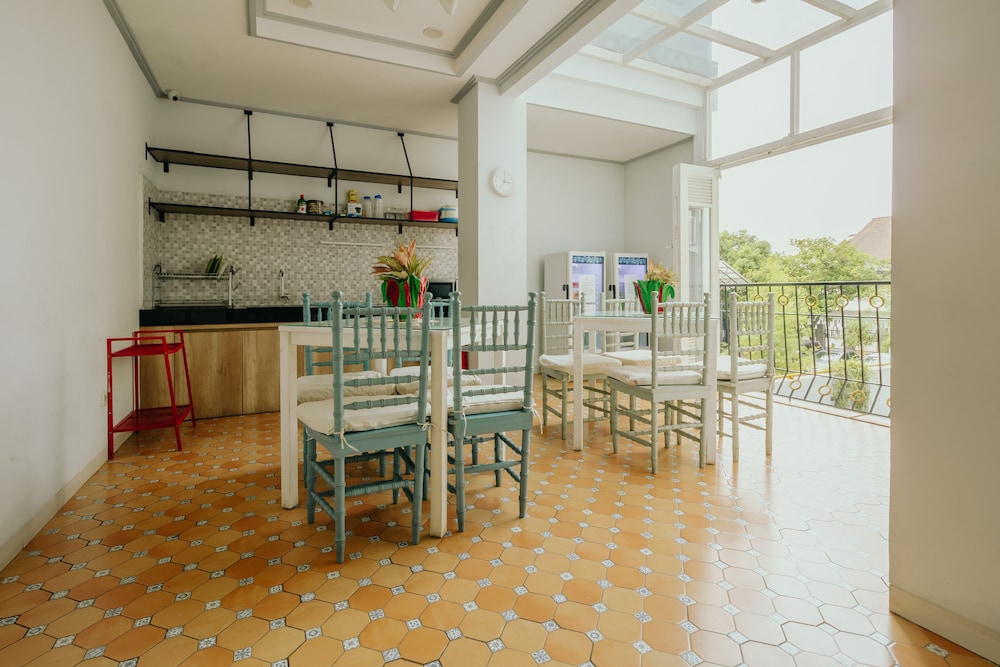 Urbanest Inn House TB Simatupang 59/72