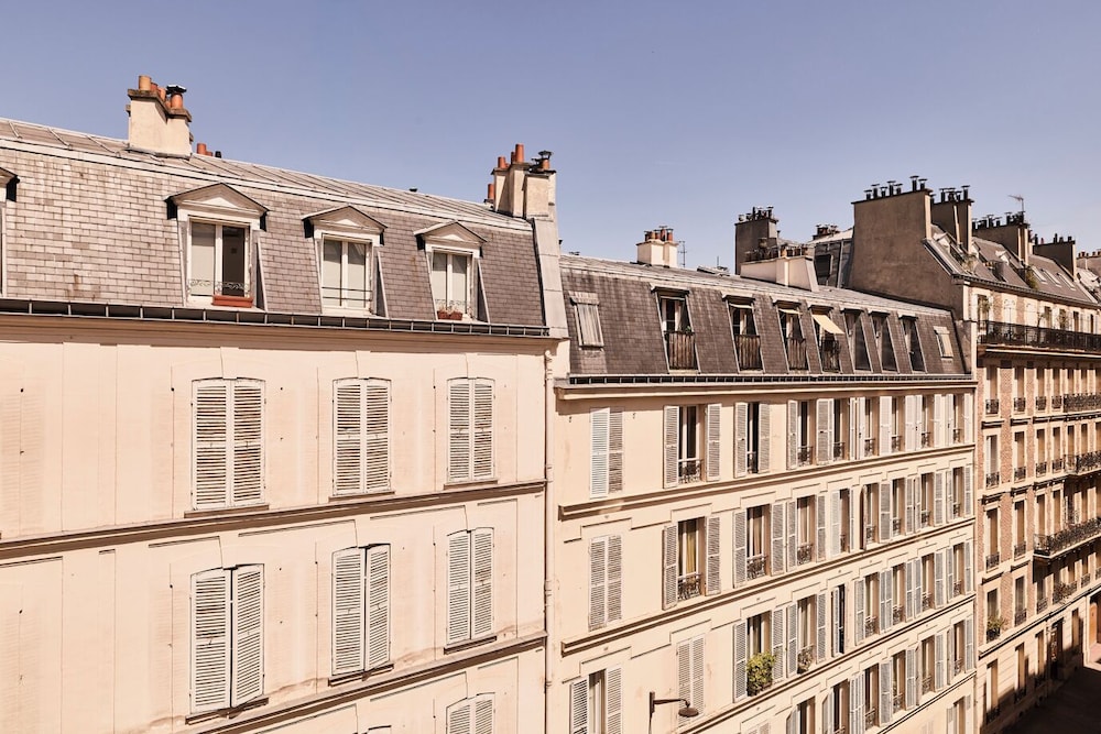 Hotel Nude Paris - Color Vision 3/81