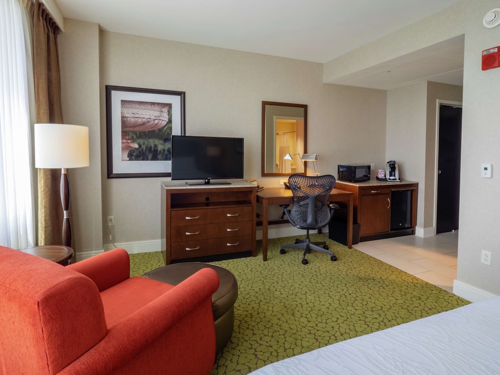 HILTON GARDEN INN BUFFALO DOWNTOWN 56/60