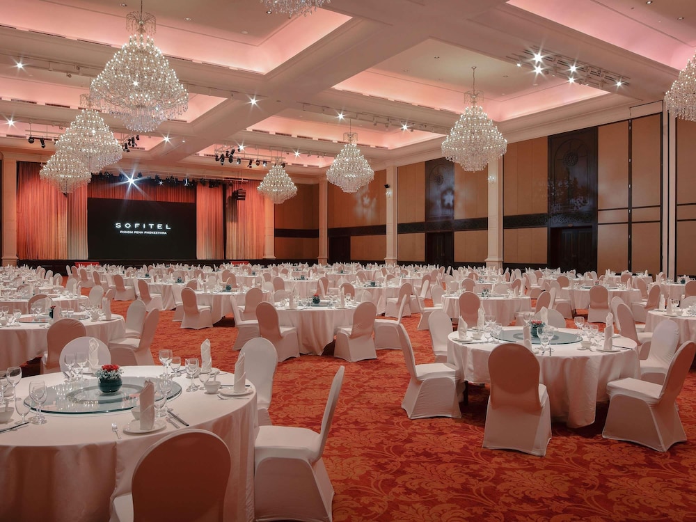 Sofitel Phnom Penh Phokeethra Hotel 64/76