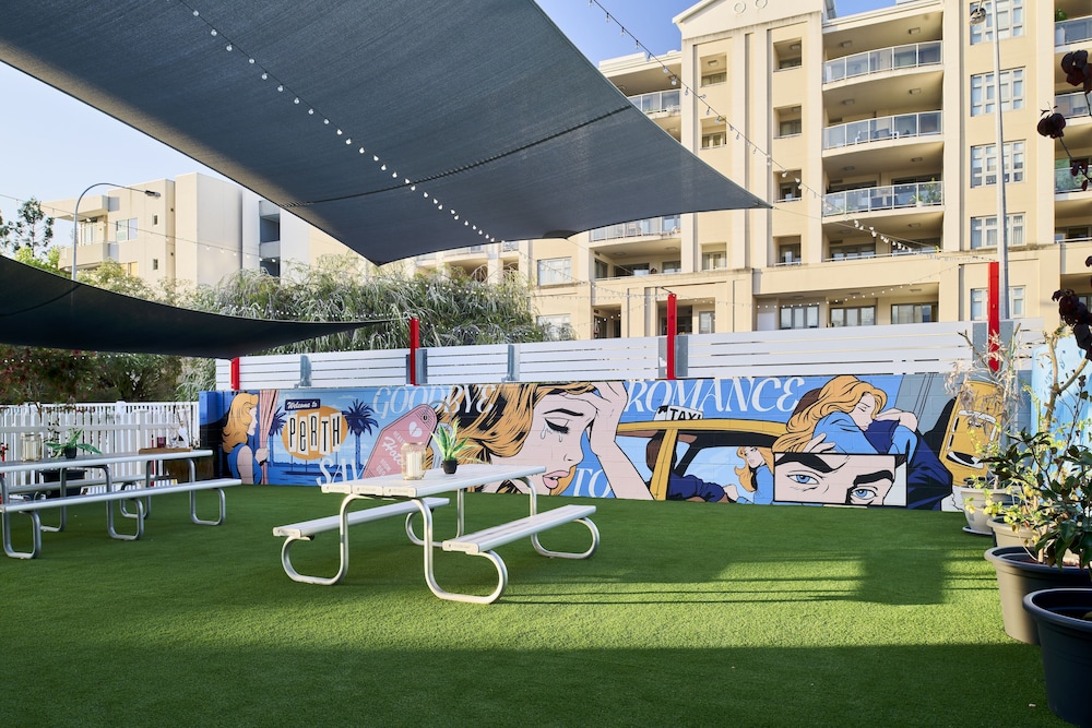 Baileys Parkside Motel by VetroBlu 50/55