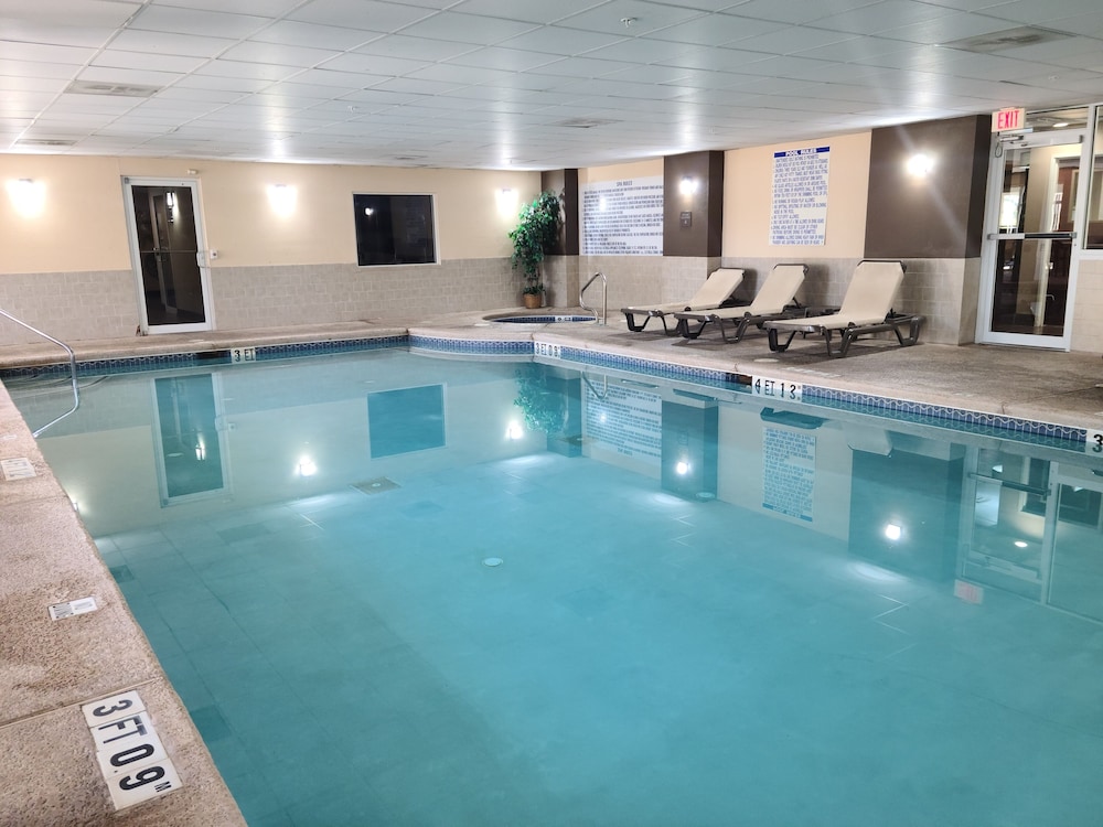 Comfort Suites Forsyth Near I-75 1/49
