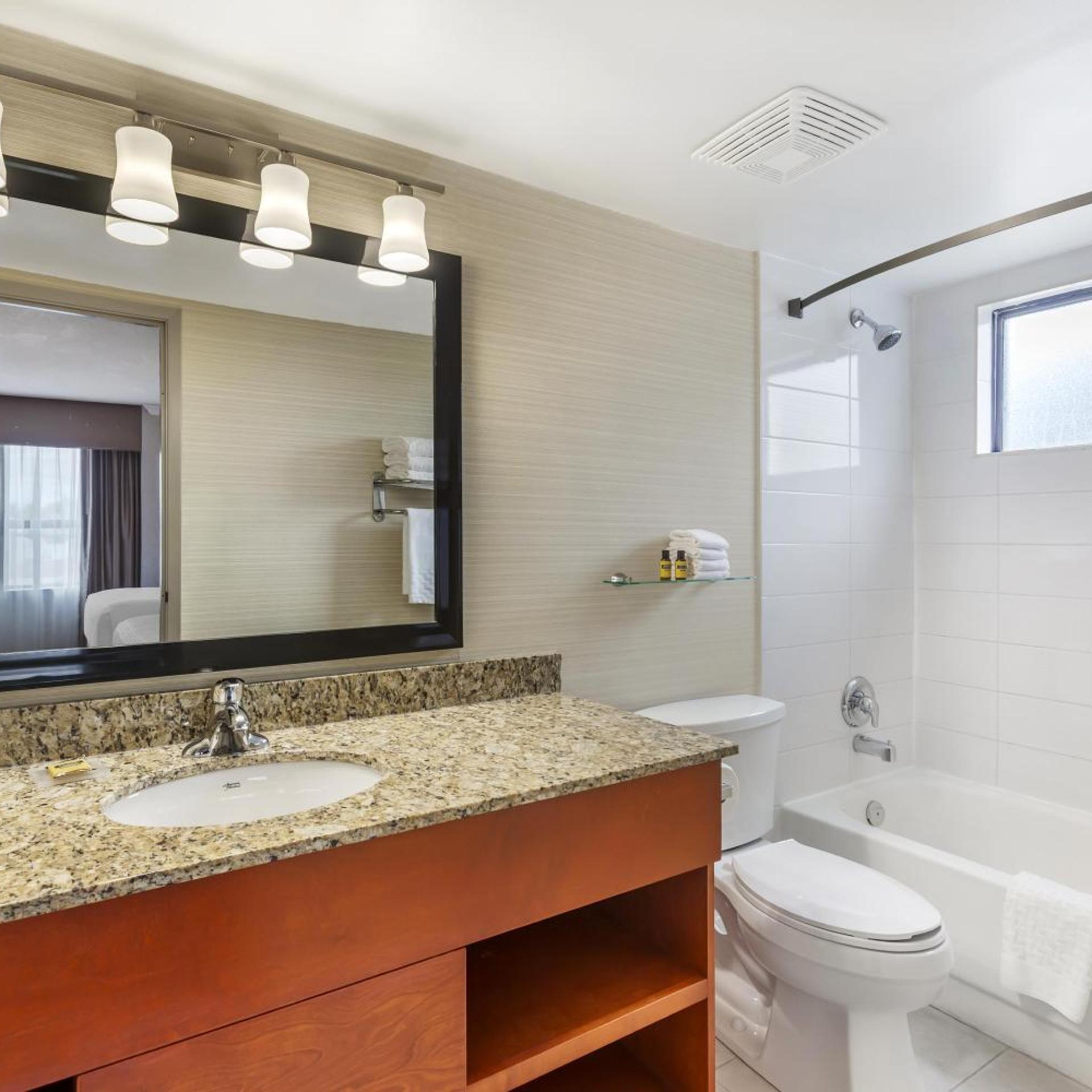 جناح بسريرين كوين مع أريكة، Best Western Plus Rose City Suites 9/10