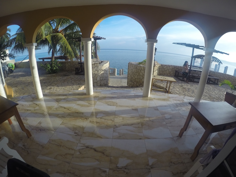 Waters Edge Guest House 16/38