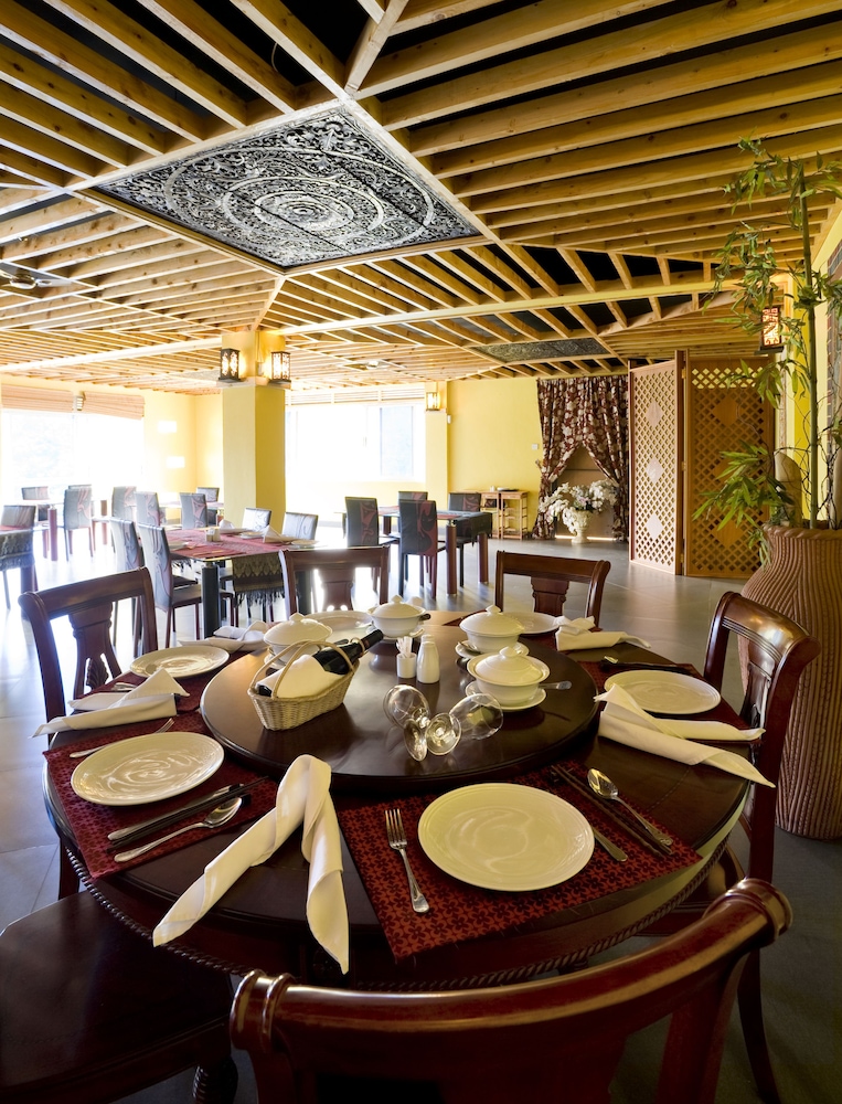 METROPOLE HOTEL 40/51