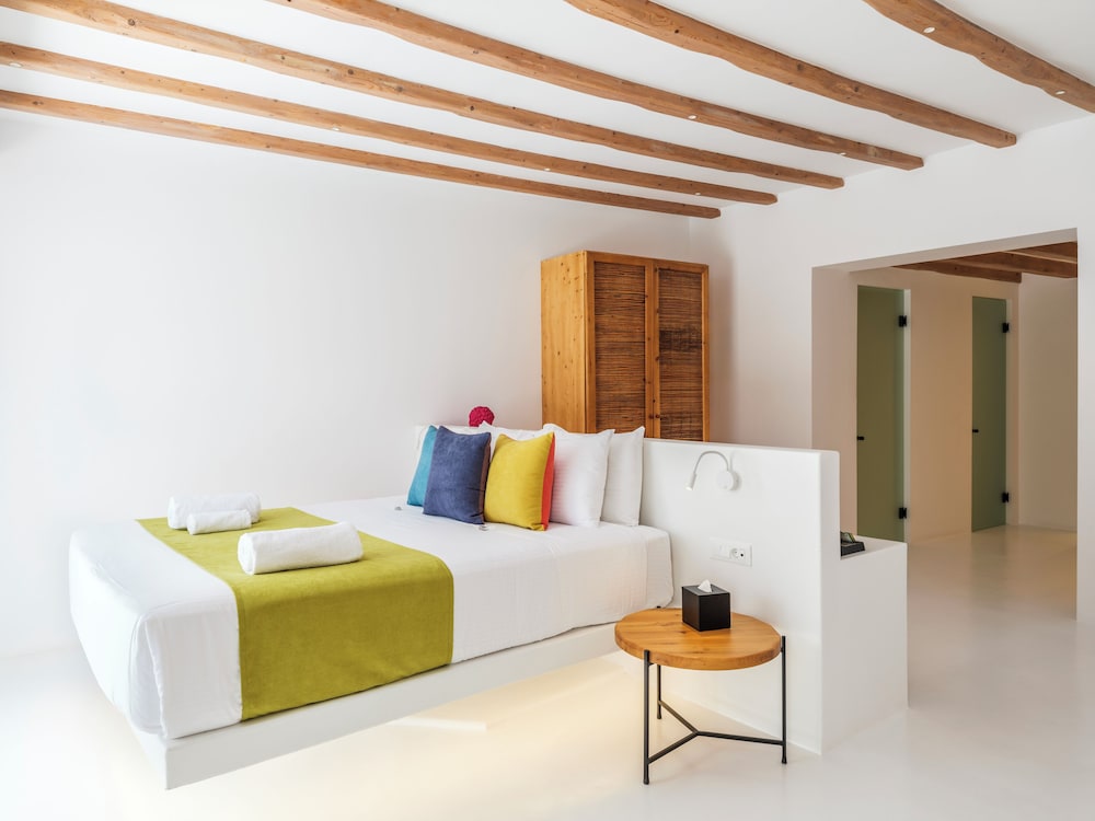 Suite, Single, King Bed, Sofa, Private Poolterrace