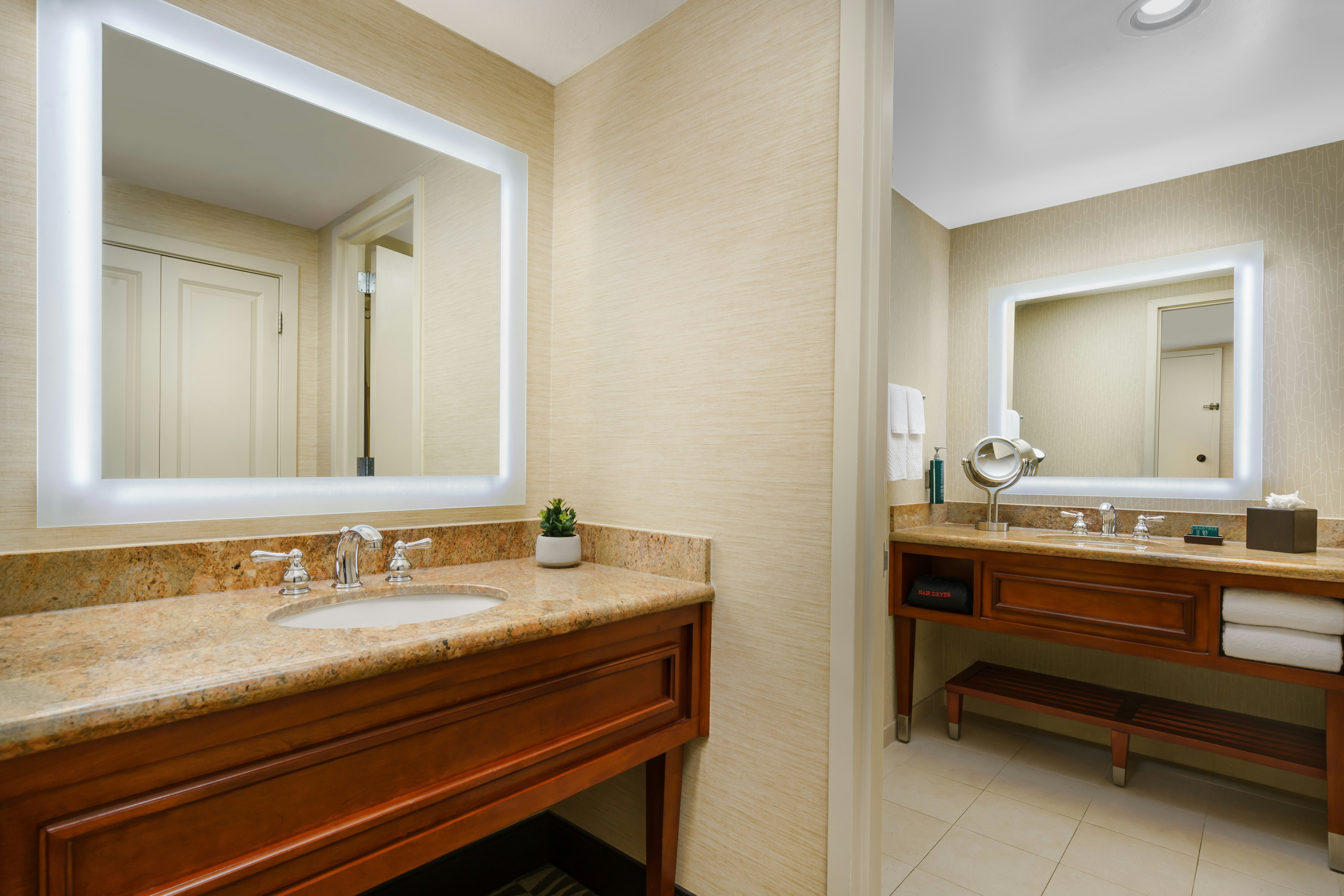 JUNIOR SUITE, KING BED