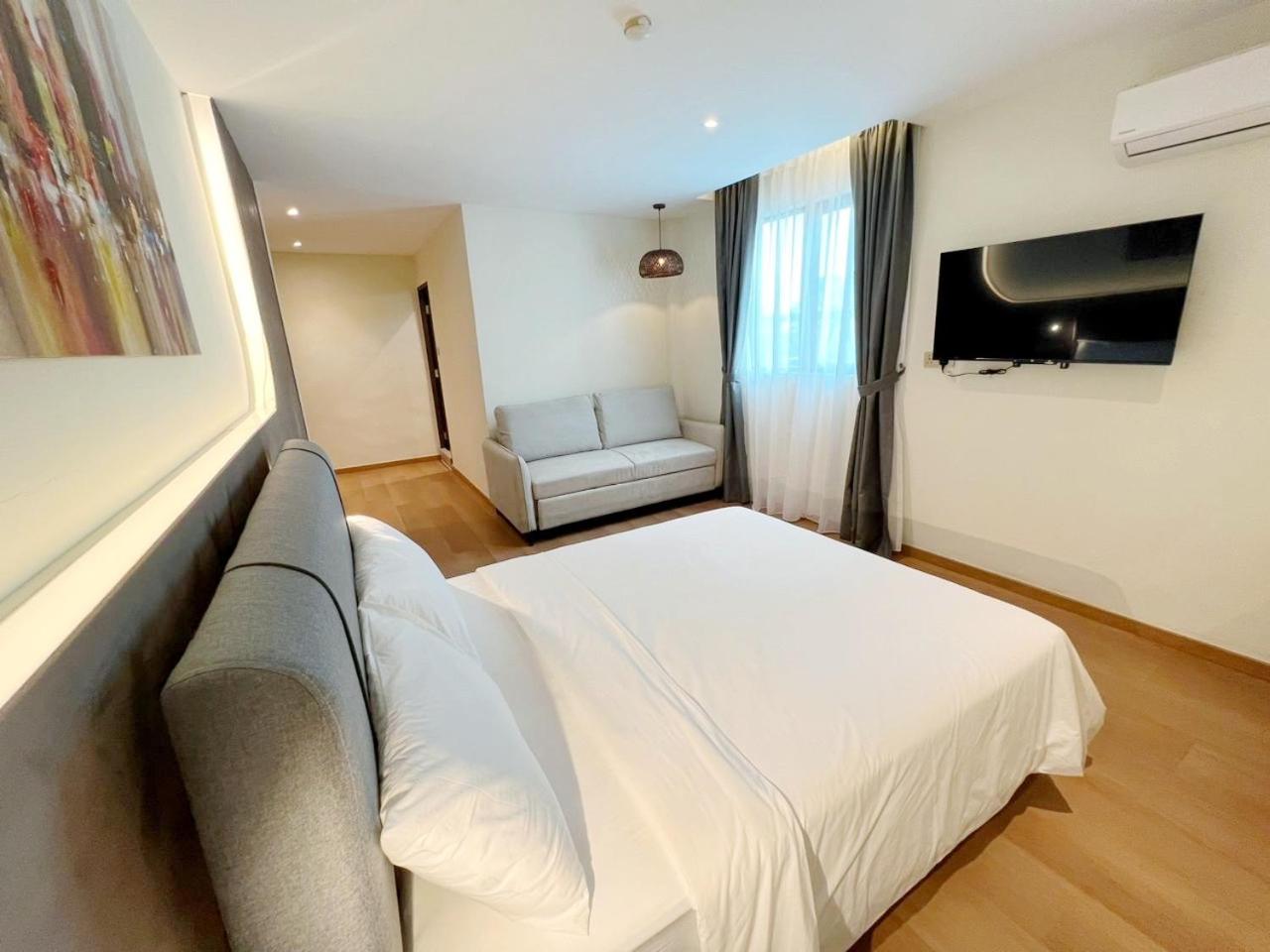 The Borneo Hotel 6/24