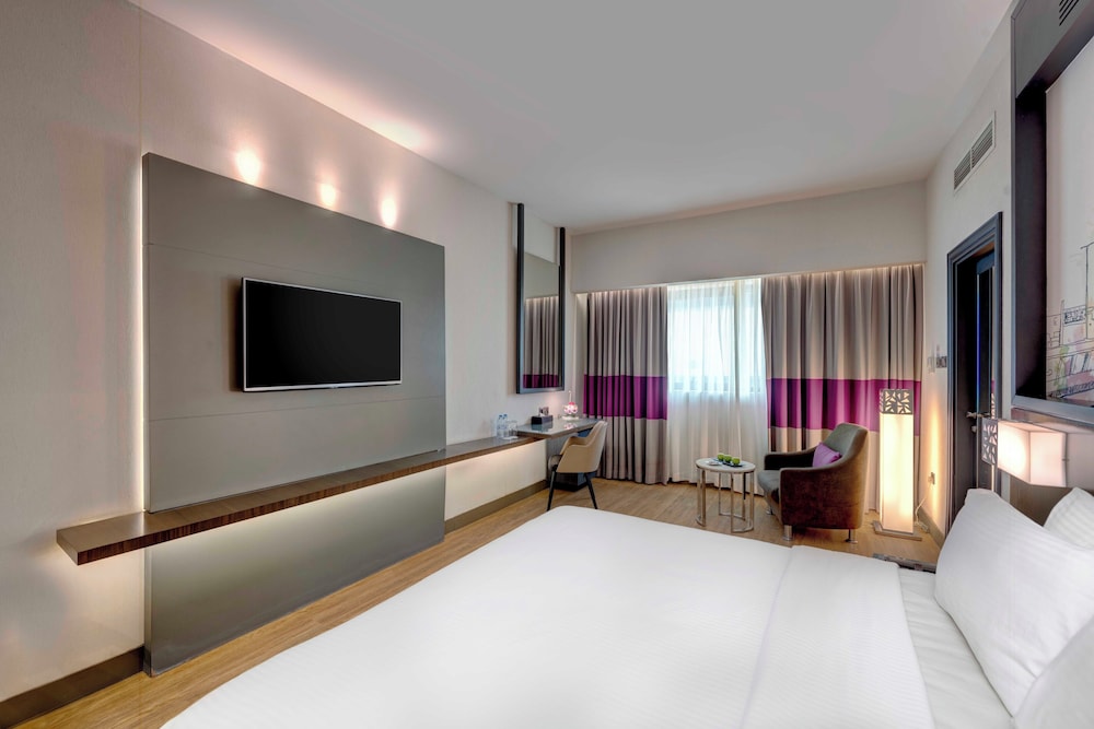 EXECUTIVE, KING BED
