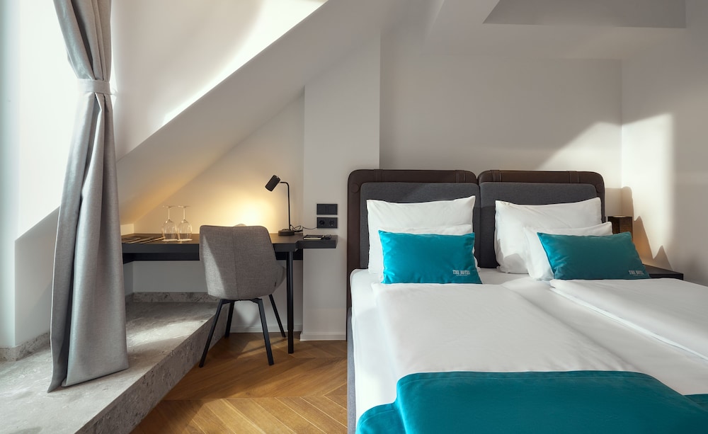 DELUXE, DOUBLE BED, TERRACE