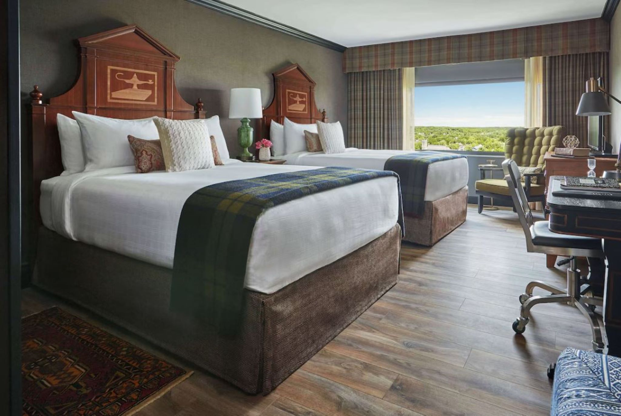 Graduate, 2 Queen Beds, Accessible