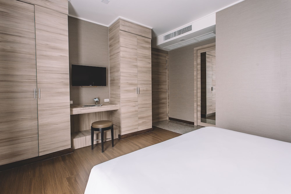 Adelphi Suites Bangkok 19/69