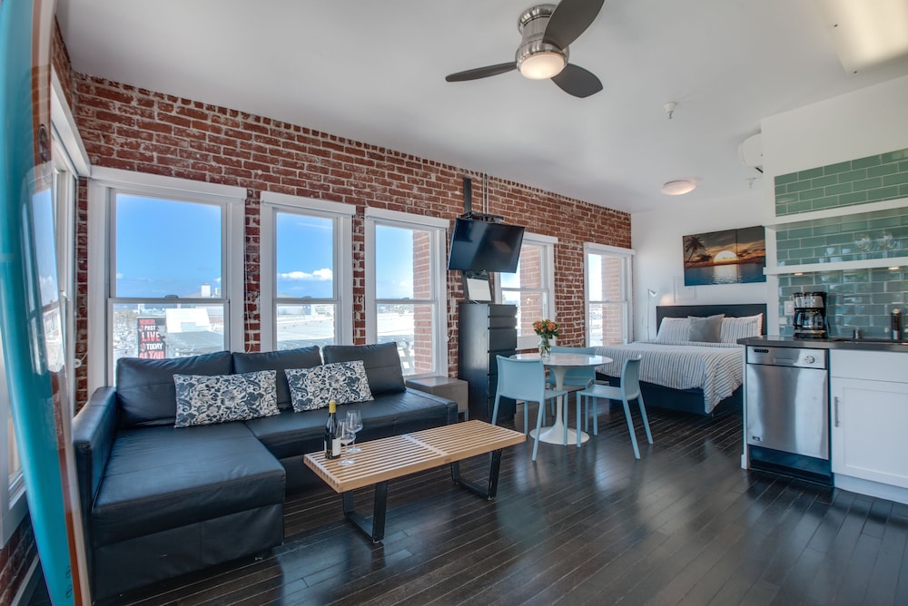 Venice Breeze Suites 37/54