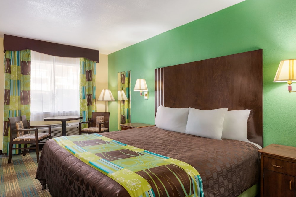 Ramada by Wyndham San Antonio Near SeaWorld/Lackland AFB 29/63