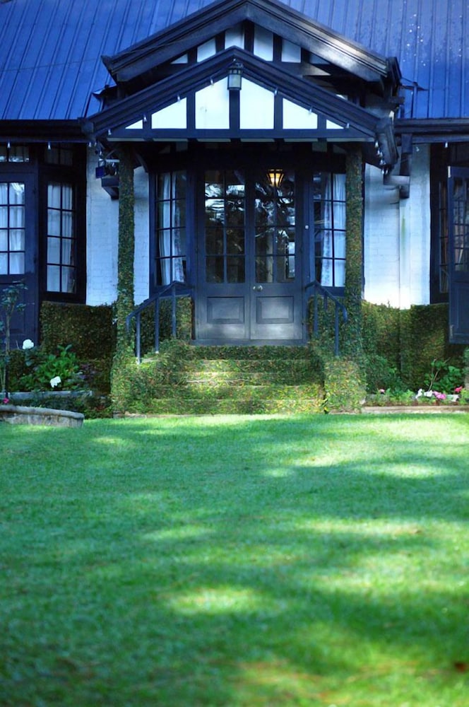 Hill Cottage 26/29