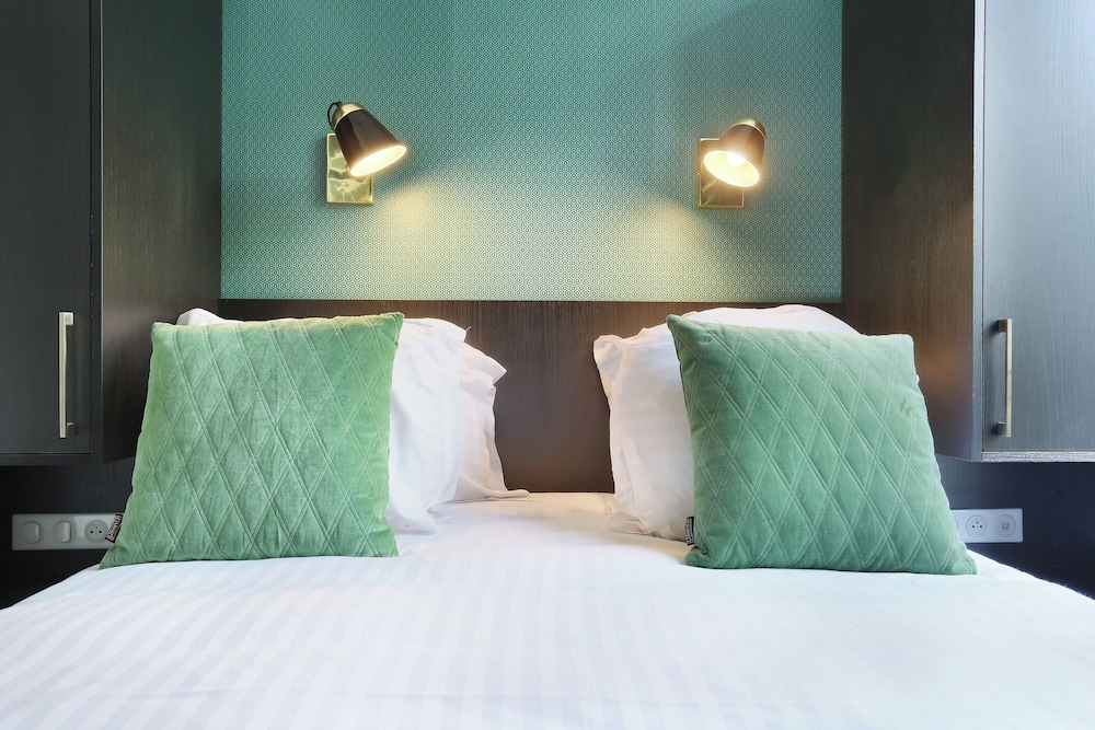 Short Stay Group Eiffel Village Serviced Apartments 24/50