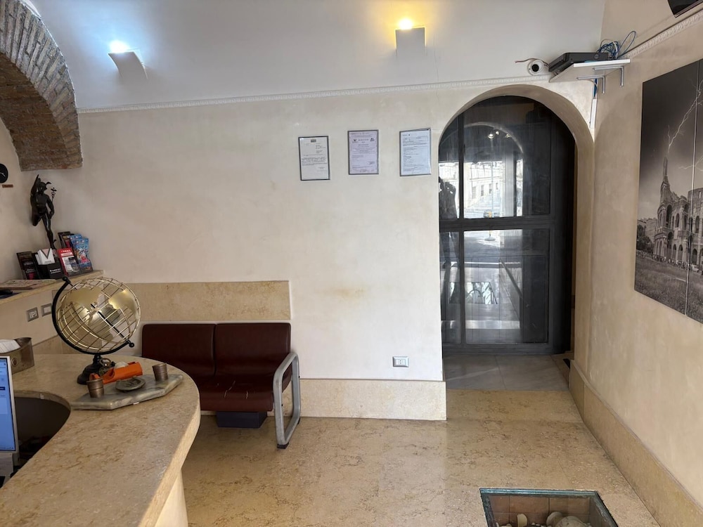 Elide Hotel 8/49