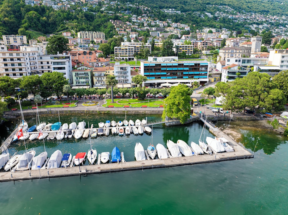 Hotel And Lounge Lago Maggiore 45/50