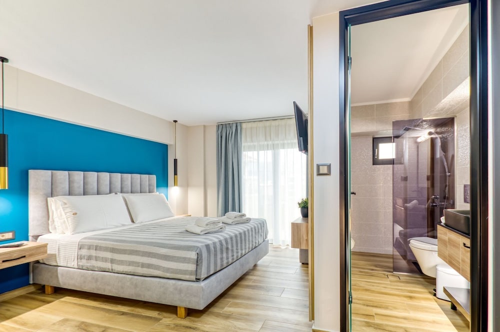 Sapphire Blue Suites 34/87