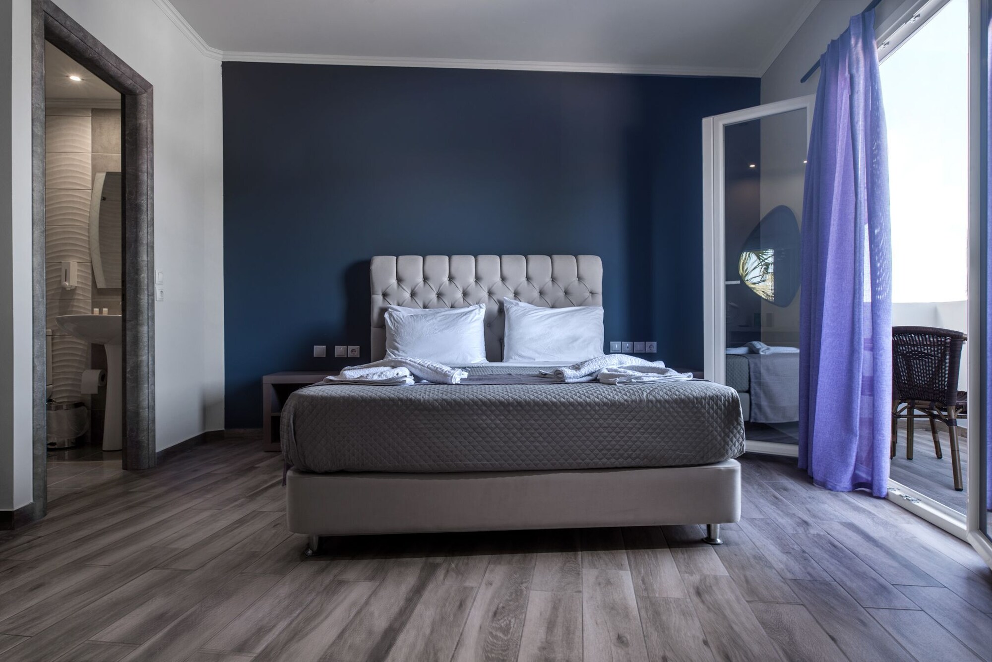 DELUXE, APARTMENT