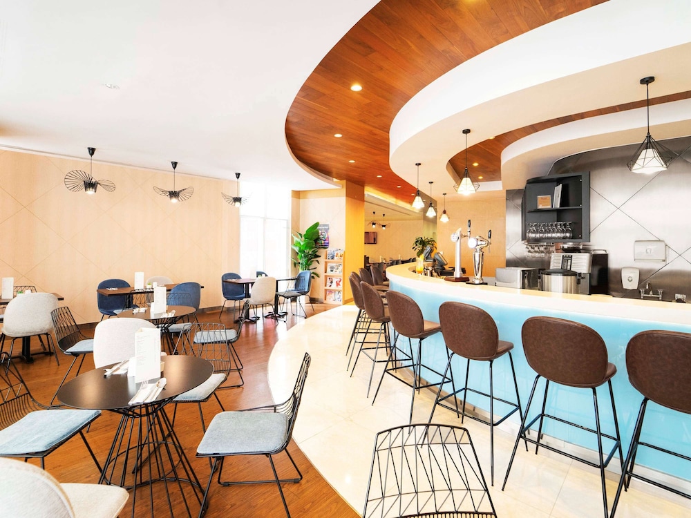 Ibis Hong Kong Central & Sheung Wan Hotel 48/65