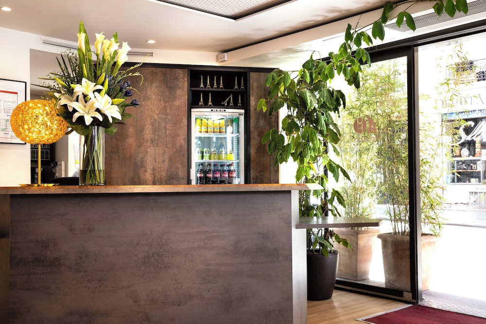 Lobby at Hotel Hor Les Lumieres, PARIS