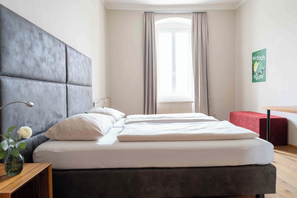 eee hotel Perg 12/43
