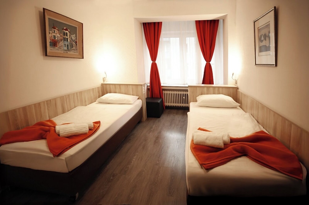 Hotel Paris 10/44